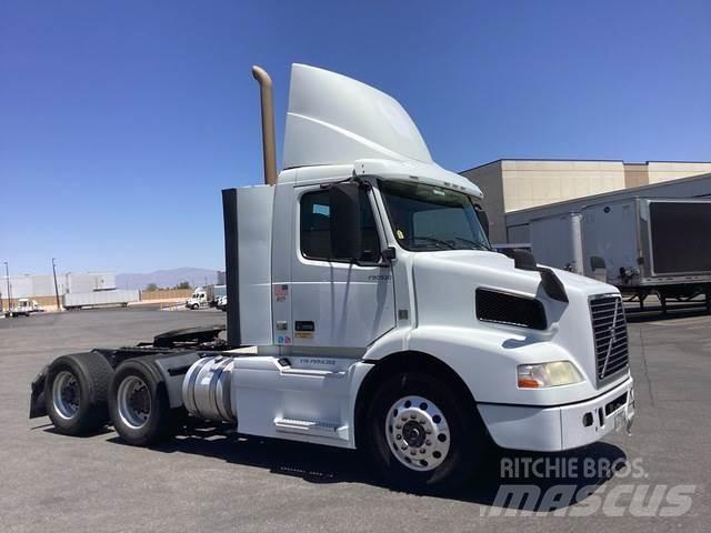 Volvo VNM64T وحدات الجر