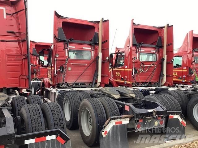 Volvo VNM64T وحدات الجر