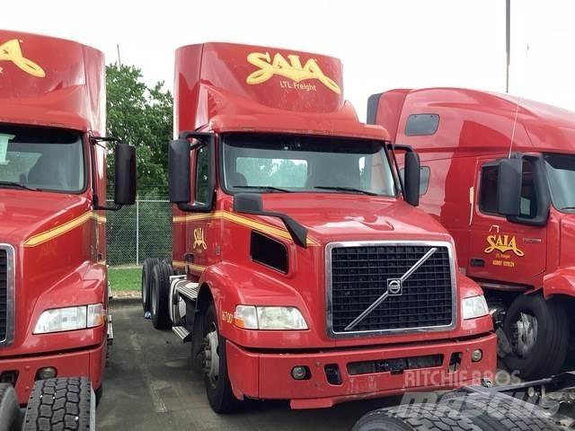 Volvo VNM64T وحدات الجر