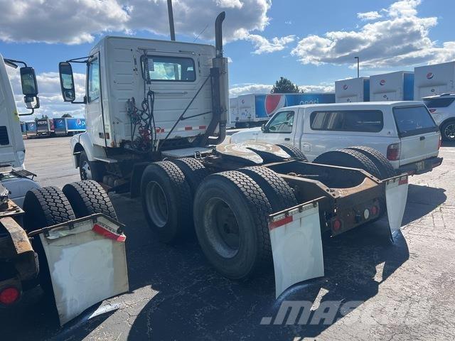 Volvo VNM64T وحدات الجر
