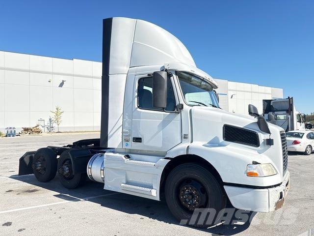 Volvo VNM64T وحدات الجر