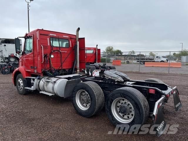 Volvo VNR وحدات الجر
