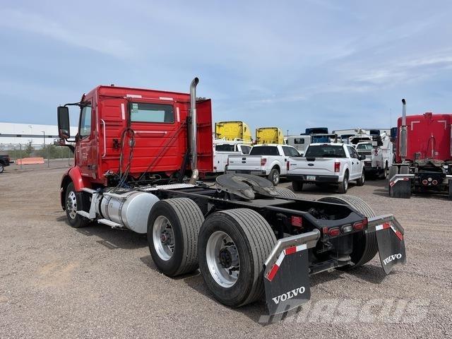 Volvo VNR وحدات الجر