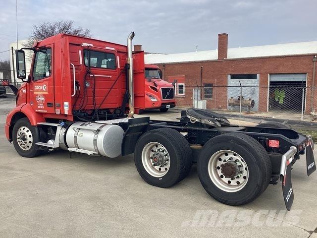 Volvo VNR وحدات الجر