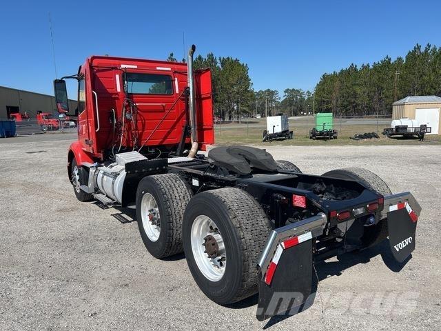 Volvo VNR وحدات الجر