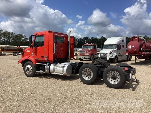 Volvo VNR وحدات الجر