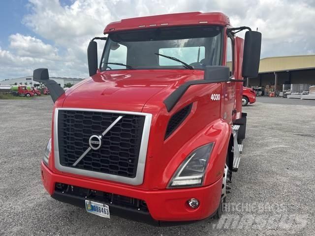 Volvo VNR وحدات الجر