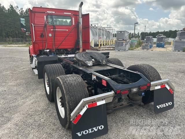 Volvo VNR وحدات الجر