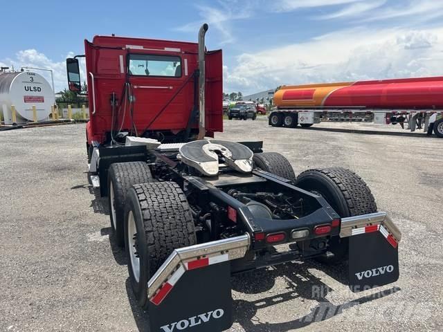 Volvo VNR وحدات الجر