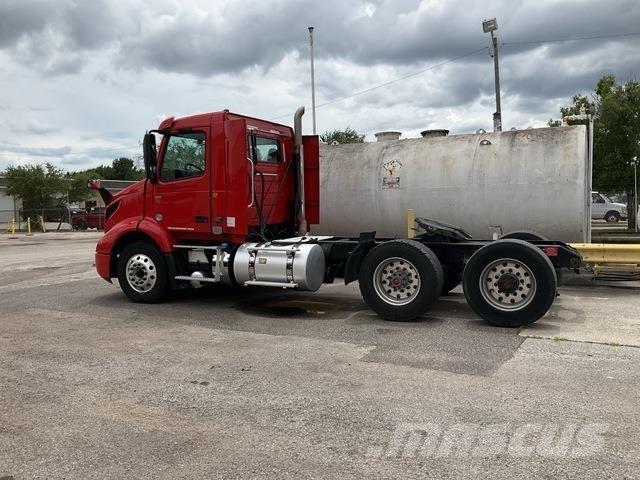 Volvo VNR وحدات الجر