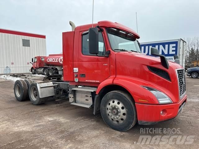 Volvo VNR وحدات الجر