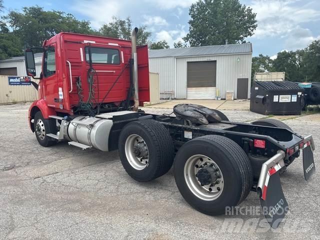 Volvo VNR وحدات الجر