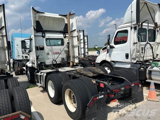 Volvo VNR وحدات الجر
