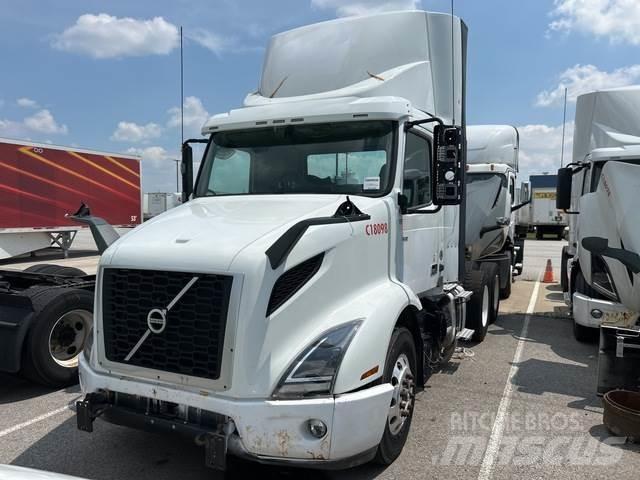Volvo VNR وحدات الجر