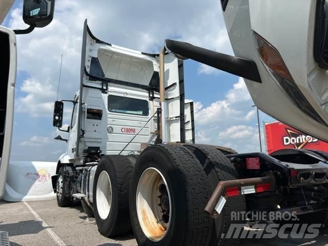 Volvo VNR وحدات الجر