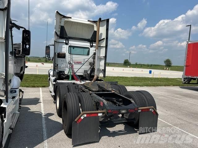 Volvo VNR وحدات الجر