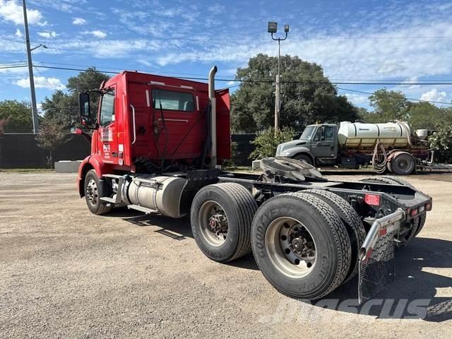 Volvo VNR وحدات الجر