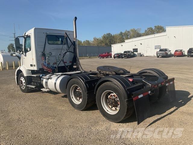 Volvo VNR وحدات الجر