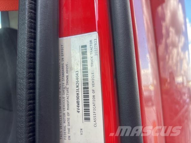 Volvo VNR وحدات الجر