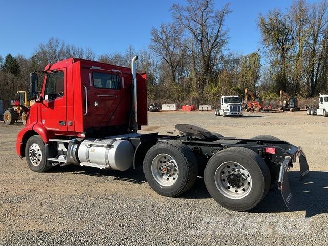 Volvo VNR وحدات الجر