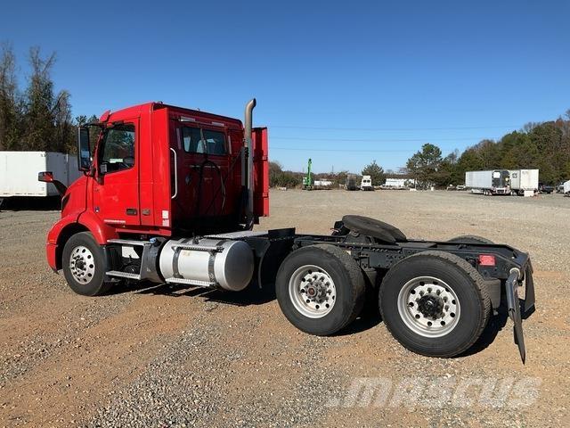 Volvo VNR وحدات الجر