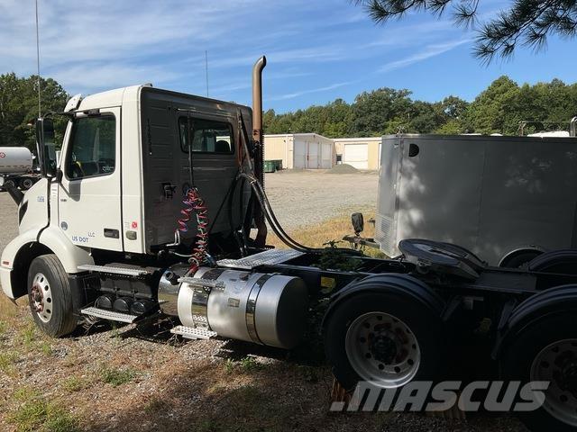 Volvo VNR وحدات الجر