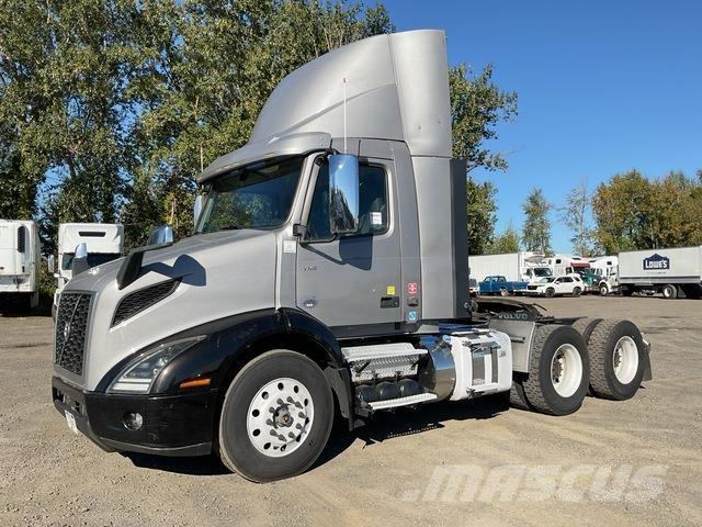 Volvo VNR 300 وحدات الجر