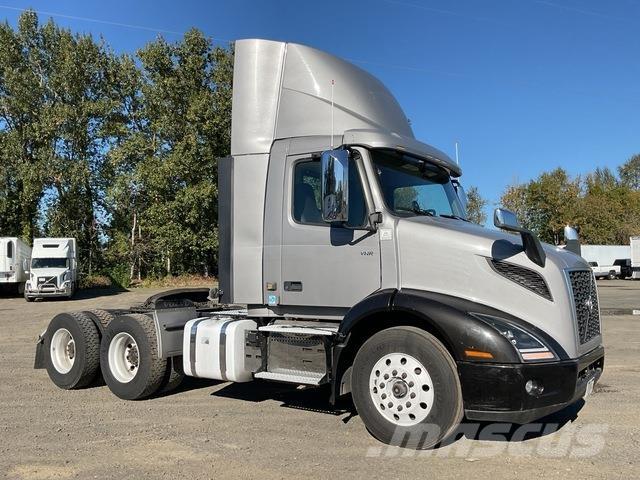 Volvo VNR 300 وحدات الجر