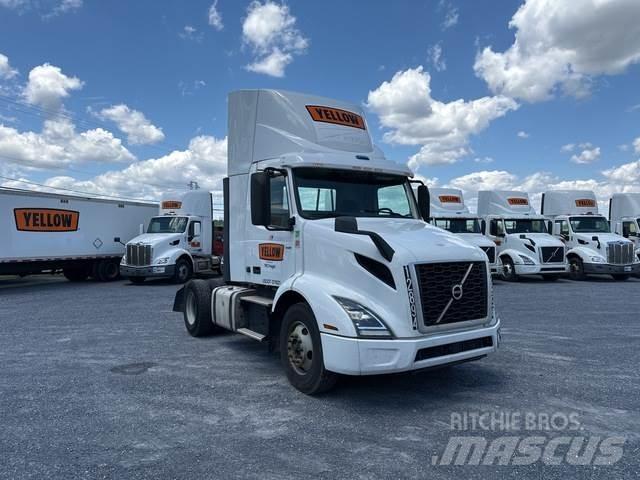 Volvo VNR300 وحدات الجر