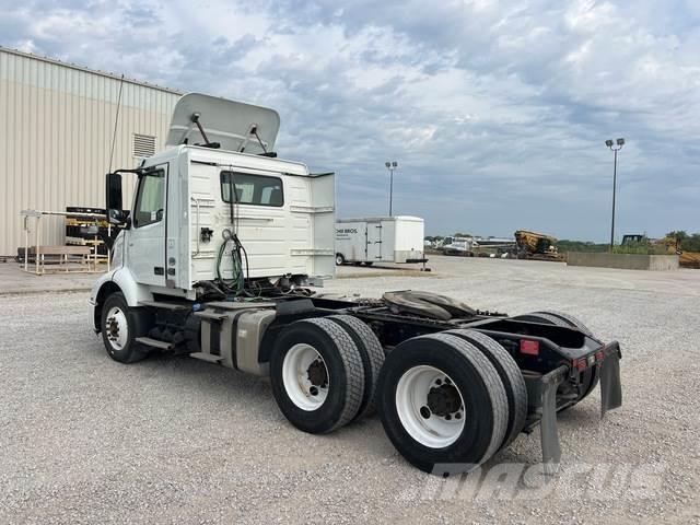 Volvo VNR64300 وحدات الجر
