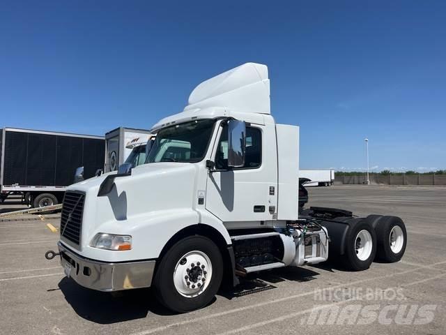 Volvo VNR64T وحدات الجر