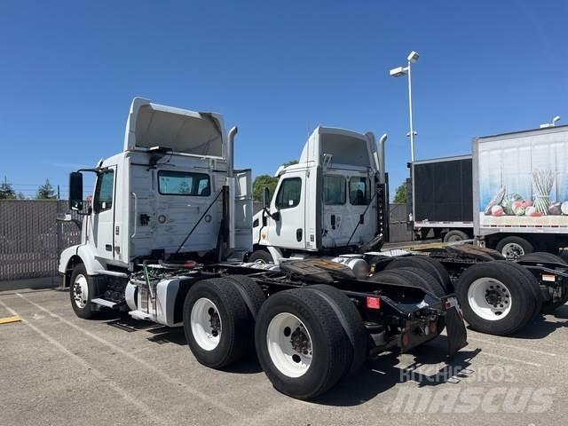 Volvo VNR64T وحدات الجر