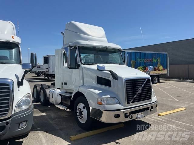 Volvo VNR64T وحدات الجر