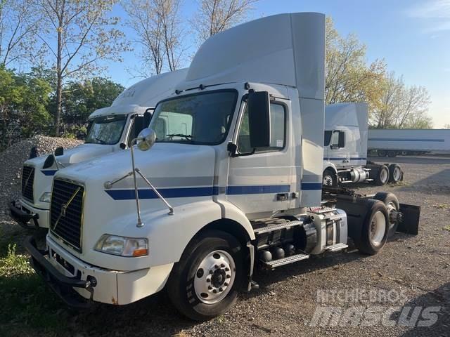 Volvo VNR64T وحدات الجر