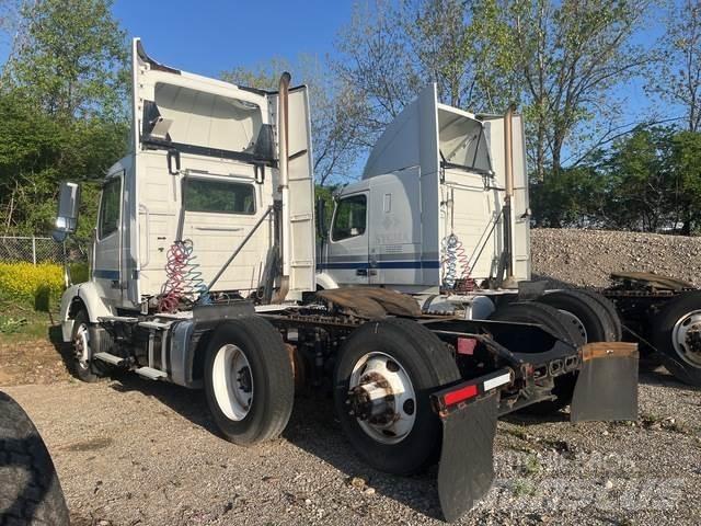 Volvo VNR64T وحدات الجر