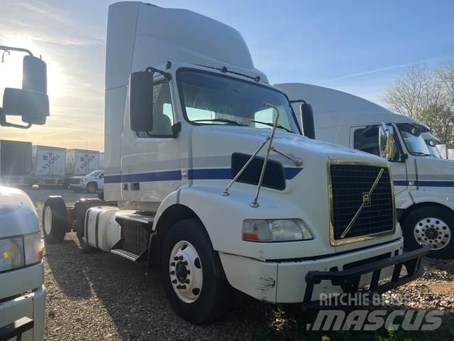 Volvo VNR64T وحدات الجر