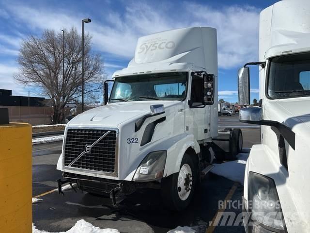 Volvo VNR64T وحدات الجر