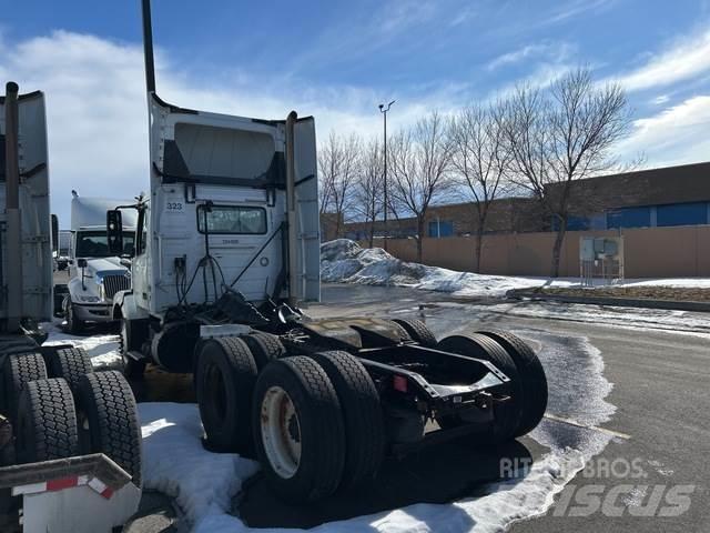 Volvo VNR64T وحدات الجر