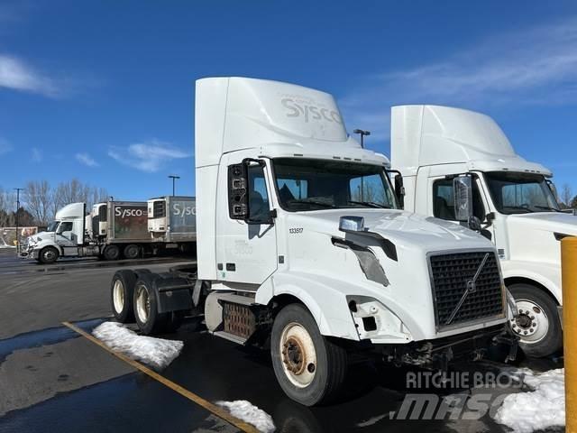 Volvo VNR64T وحدات الجر