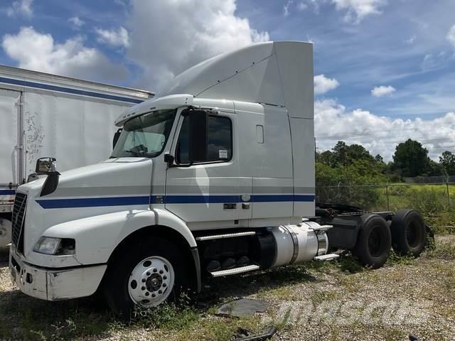 Volvo VNR64T وحدات الجر