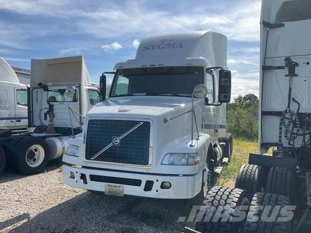 Volvo VNR64T وحدات الجر