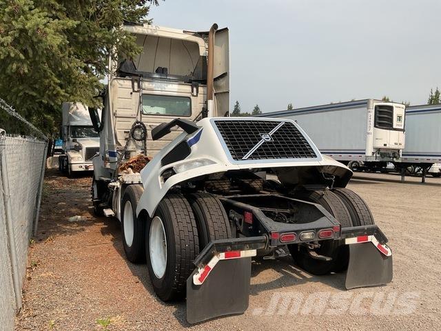 Volvo VNR64T وحدات الجر