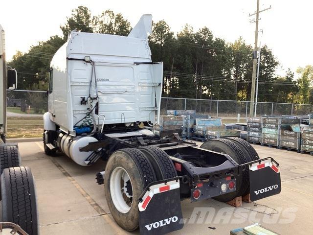 Volvo VNR64T وحدات الجر