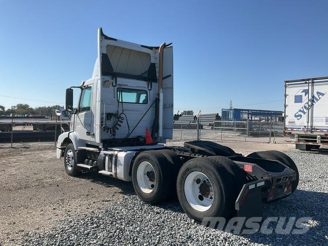 Volvo VNR64T وحدات الجر