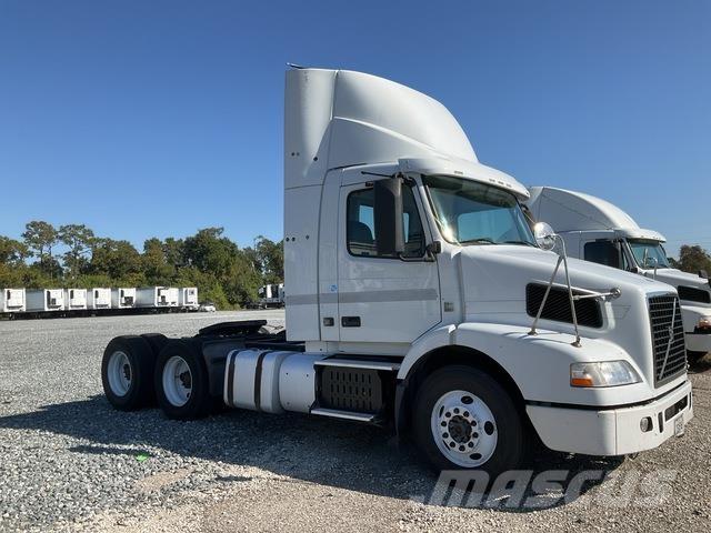 Volvo VNR64T وحدات الجر