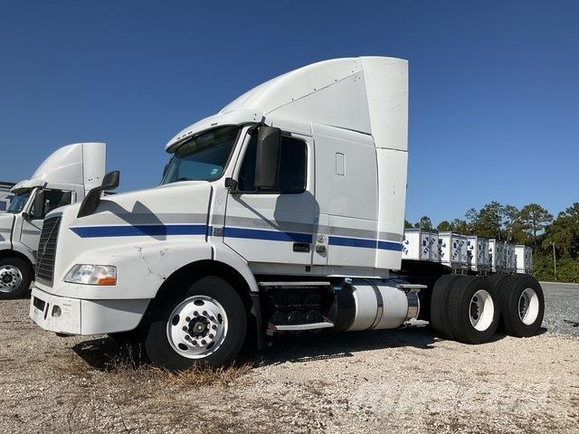 Volvo VNR64T وحدات الجر