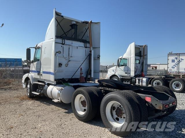 Volvo VNR64T وحدات الجر