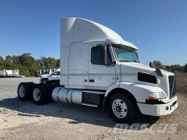 Volvo VNR64T وحدات الجر