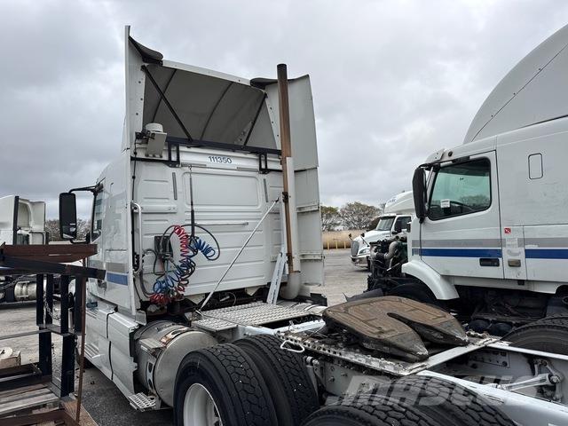 Volvo VNR64T وحدات الجر