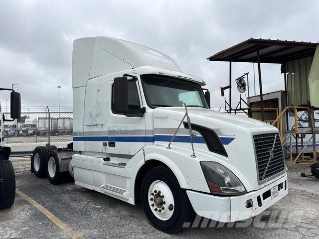 Volvo VNR64T وحدات الجر